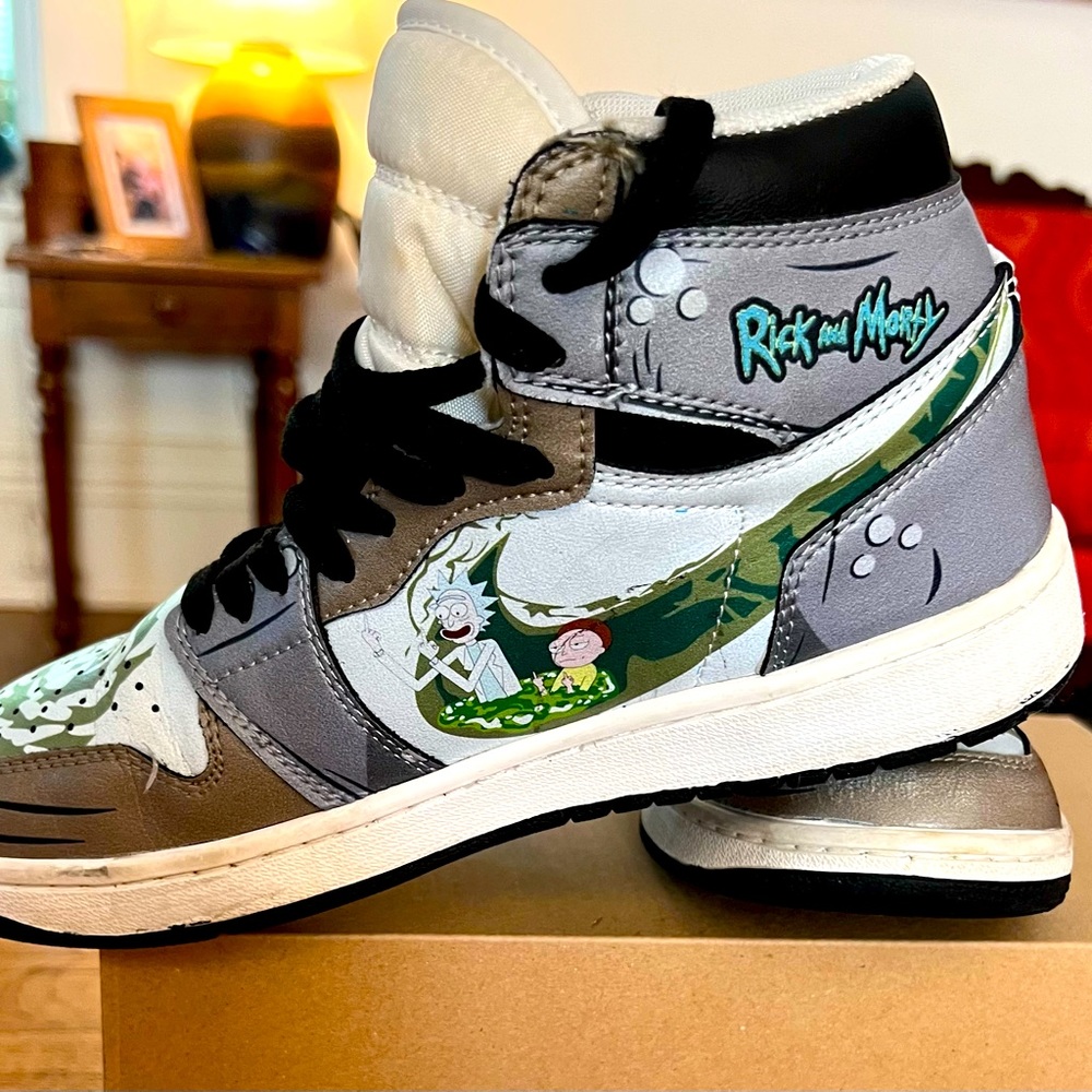 Rick and Morty custom sneakers. Size 7 youth, good condition. Wore twice.
